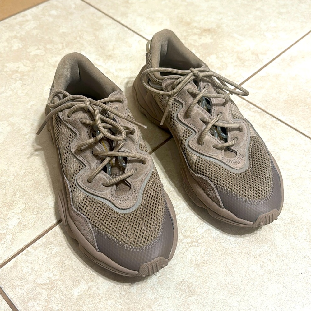Like New Adidas Ozweego sneakers